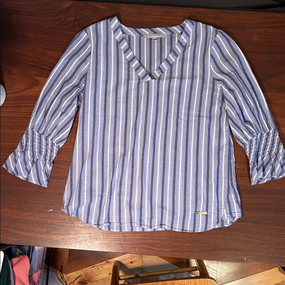 Andrew Marc New York v neck blouse women’s M